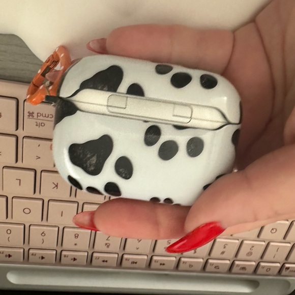 AirPods Pro. First gen -Sold - Picture 2 of 3